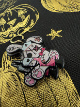 Load image into Gallery viewer, Cutsy spooky earrings