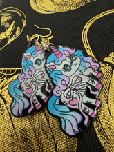 Load image into Gallery viewer, Cutsy spooky earrings