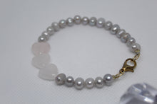 Load image into Gallery viewer, Sparkle and pearls bracelet