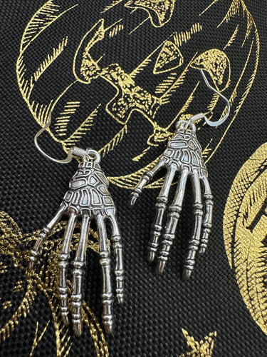 Skeleton hands earrings