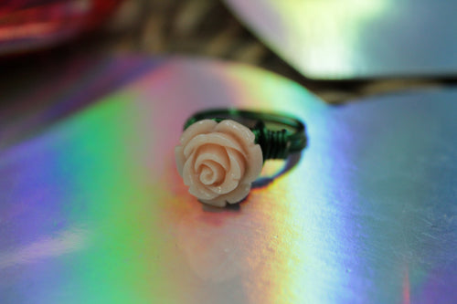 Vintage orange rose (green wire)