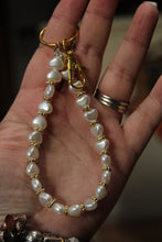 Load image into Gallery viewer, Pearly heart keychain/phone charm