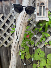 Load image into Gallery viewer, Howlite glasses chain