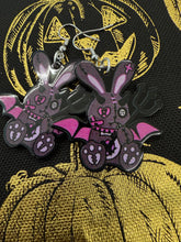 Load image into Gallery viewer, Cutsy spooky earrings