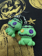 Load image into Gallery viewer, Spooky earrings