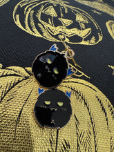 Load image into Gallery viewer, Spooky earrings