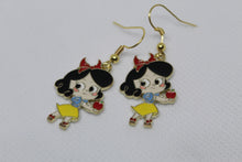 Load image into Gallery viewer, Princess earrings