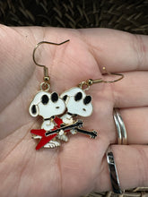 Load image into Gallery viewer, Snoopy earrings!