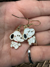 Load image into Gallery viewer, Snoopy earrings!