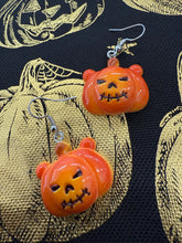 Load image into Gallery viewer, Spooky earrings