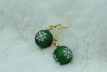 Load image into Gallery viewer, ornament earrings (snowflakes)