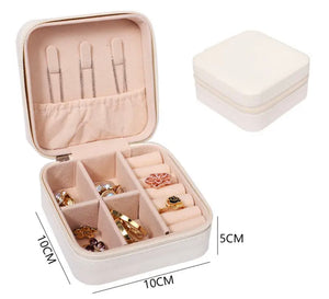 Traveling jewelry box