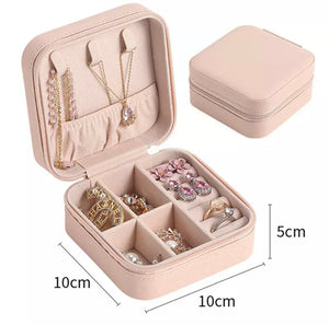 Traveling jewelry box