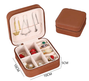 Traveling jewelry box