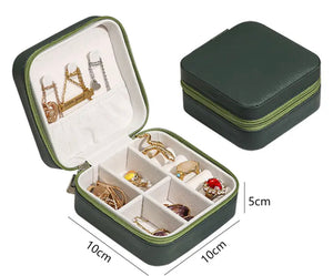 Traveling jewelry box