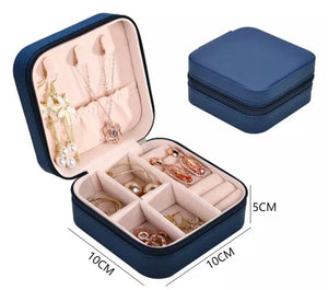 Traveling jewelry box