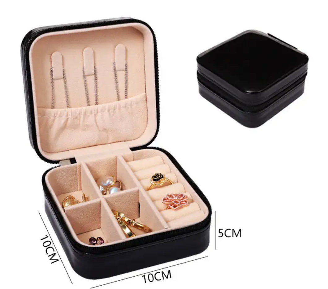 Traveling jewelry box