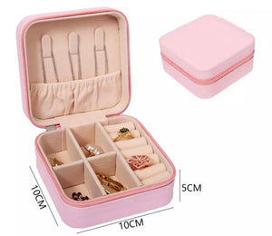 Traveling jewelry box