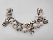 Load image into Gallery viewer, Queens glass pearl bracelet