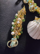 Load image into Gallery viewer, Sea shell necklace set.