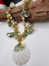 Load image into Gallery viewer, Sea shell necklace set.