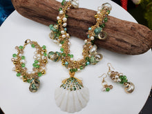 Load image into Gallery viewer, Sea shell necklace set.