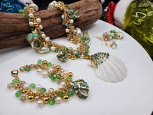 Load image into Gallery viewer, Sea shell necklace set.