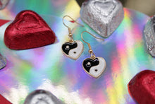 Load image into Gallery viewer, Yingyang heart earrings