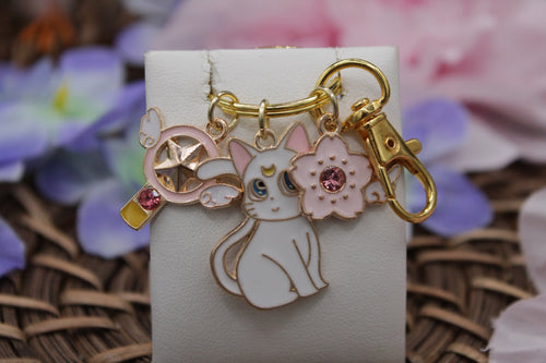 Salior moon (white) cat keychain