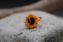 Load image into Gallery viewer, Small sunflower ring